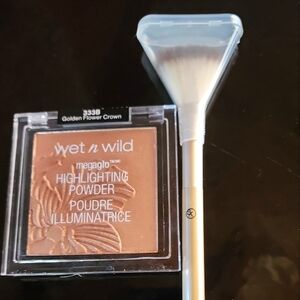 Wet n Wild highlighter & brush